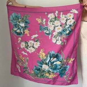 True vintage floral Scarf 💫